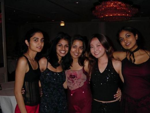 20P Indian Girls Pics Taken In a Bangalore Pub