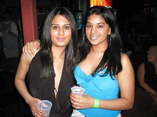 20P Indian Girls Pics Taken In a Bangalore Pub