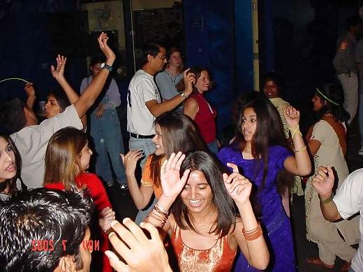 20P Indian Girls Pics Taken In a Bangalore Pub
