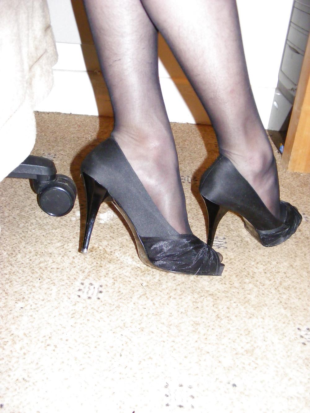 25P More High heels, a big cock and a dildo again!