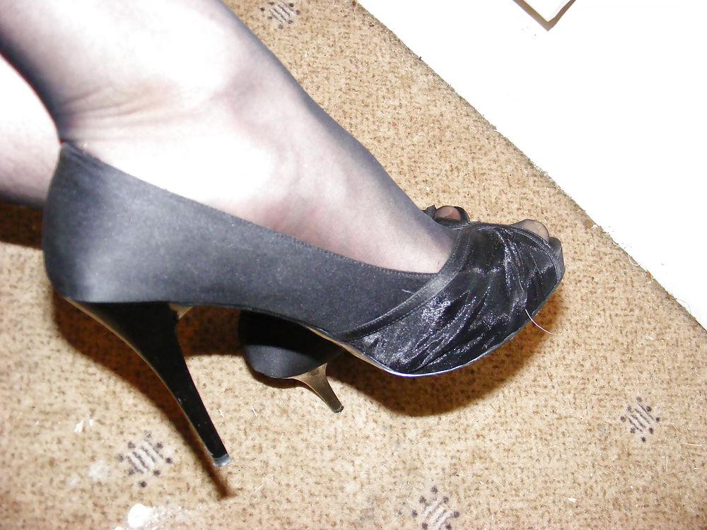 25P More High heels, a big cock and a dildo again!