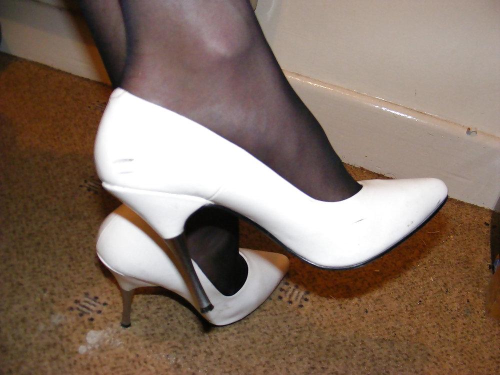 25P More High heels, a big cock and a dildo again!