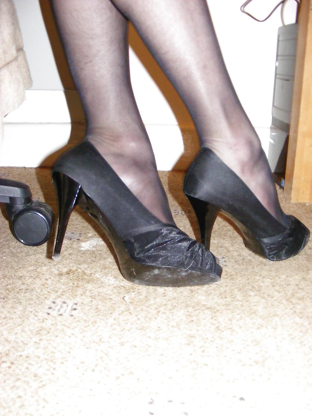 25P More High heels, a big cock and a dildo again!