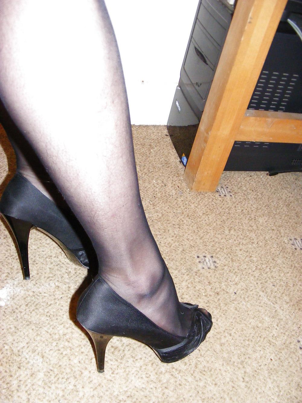 25P More High heels, a big cock and a dildo again!