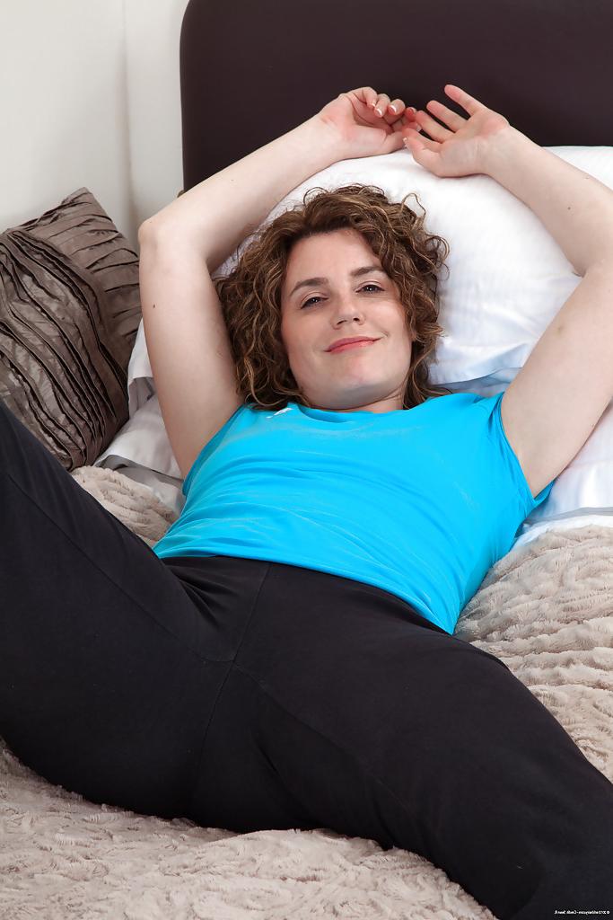 16P Buff European lady Sofia Matthews is more than just average model