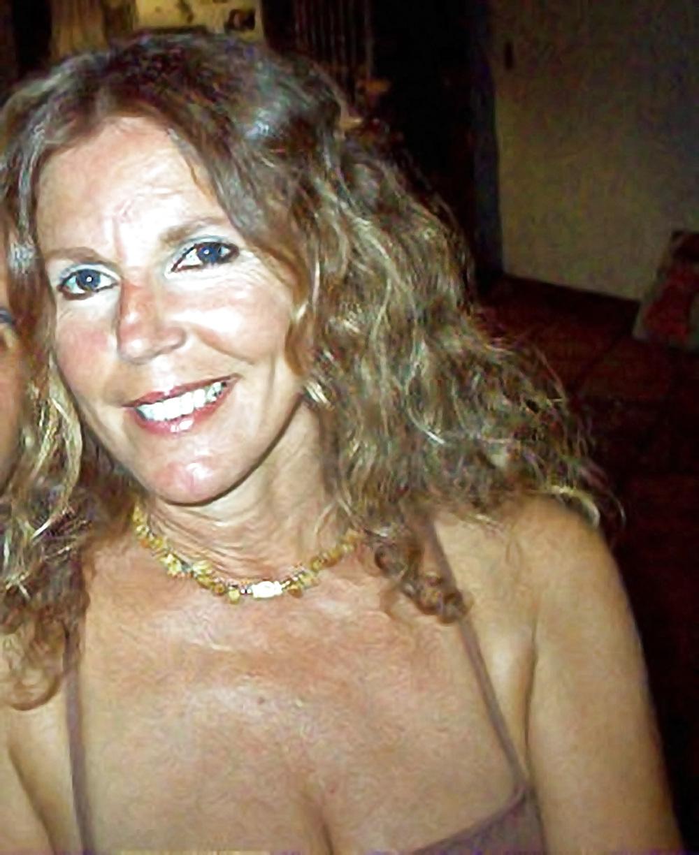 10P The Best of Naked Wife Elaine