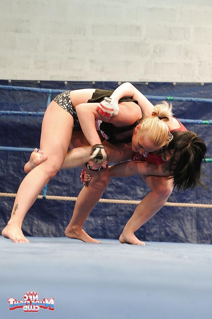 16P Kathia Nobili gets dominated by Angell Summers in a catfight