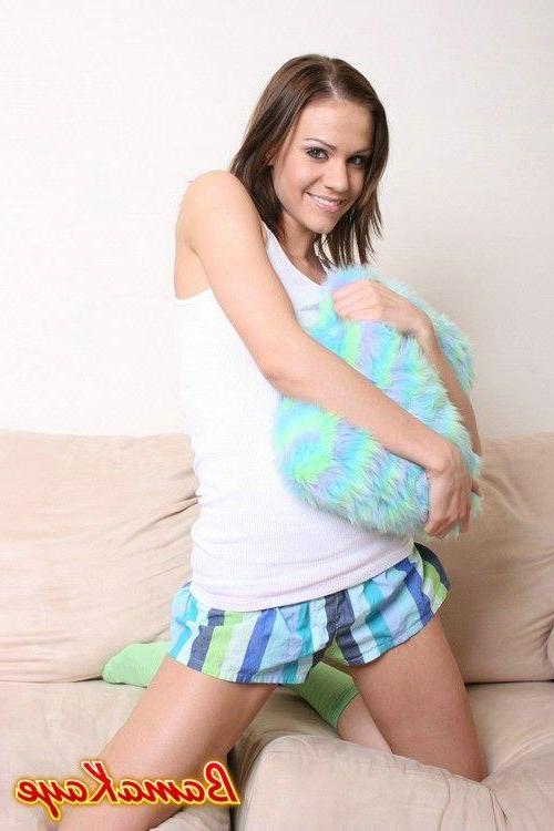 16P Pictures of teen Bama Kaye stripping to her socks