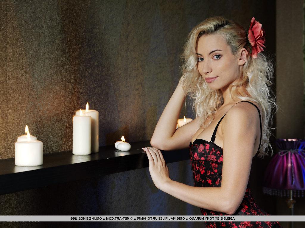 18P Pictures of gorgeous girl Adele B showing her smoking hot body