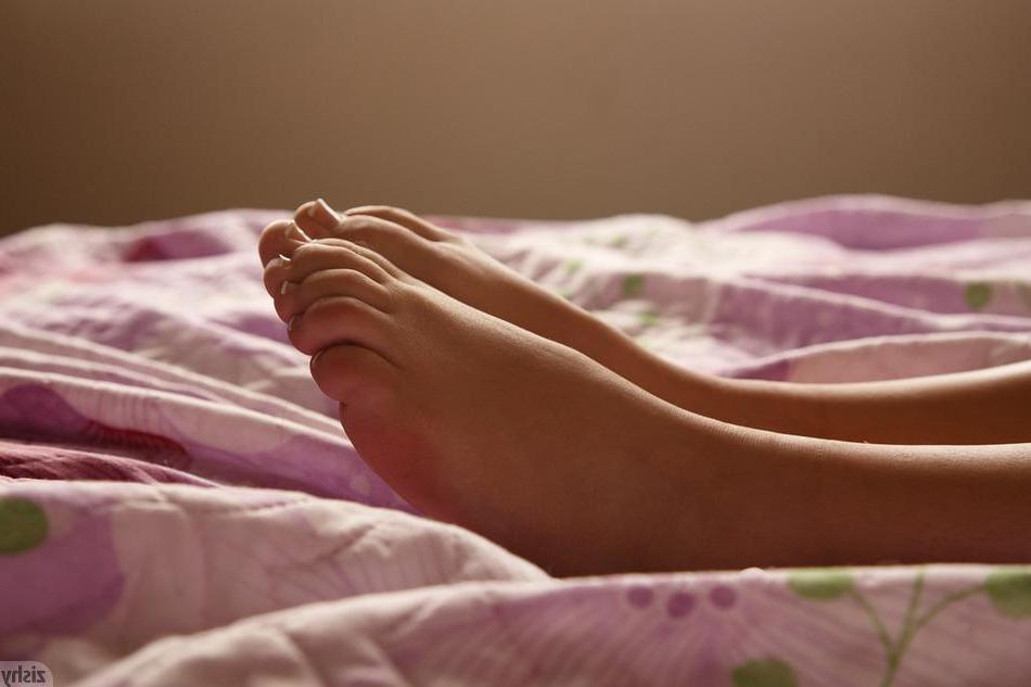 8P Beautiful teen Alex Mae waits for you in bed