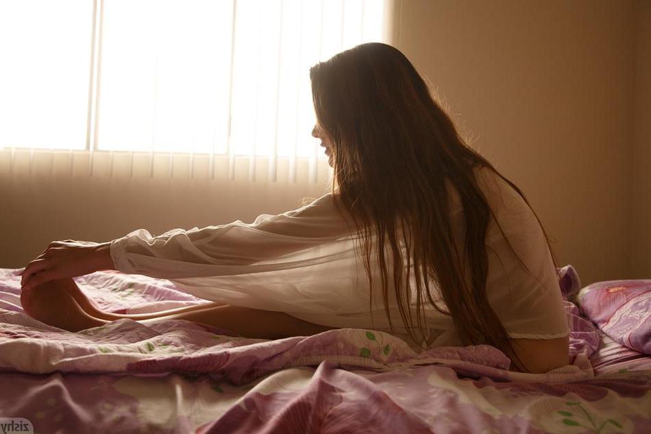 8P Beautiful teen Alex Mae waits for you in bed