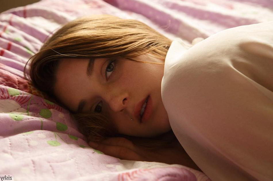 8P Beautiful teen Alex Mae waits for you in bed