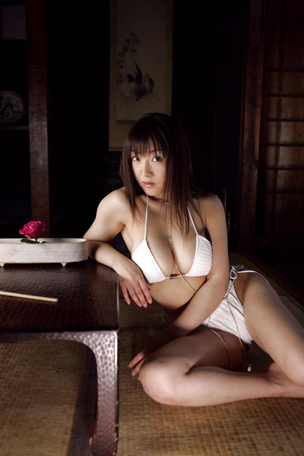 25P Japanese Bikini Babes-Eri Shibuya (1)