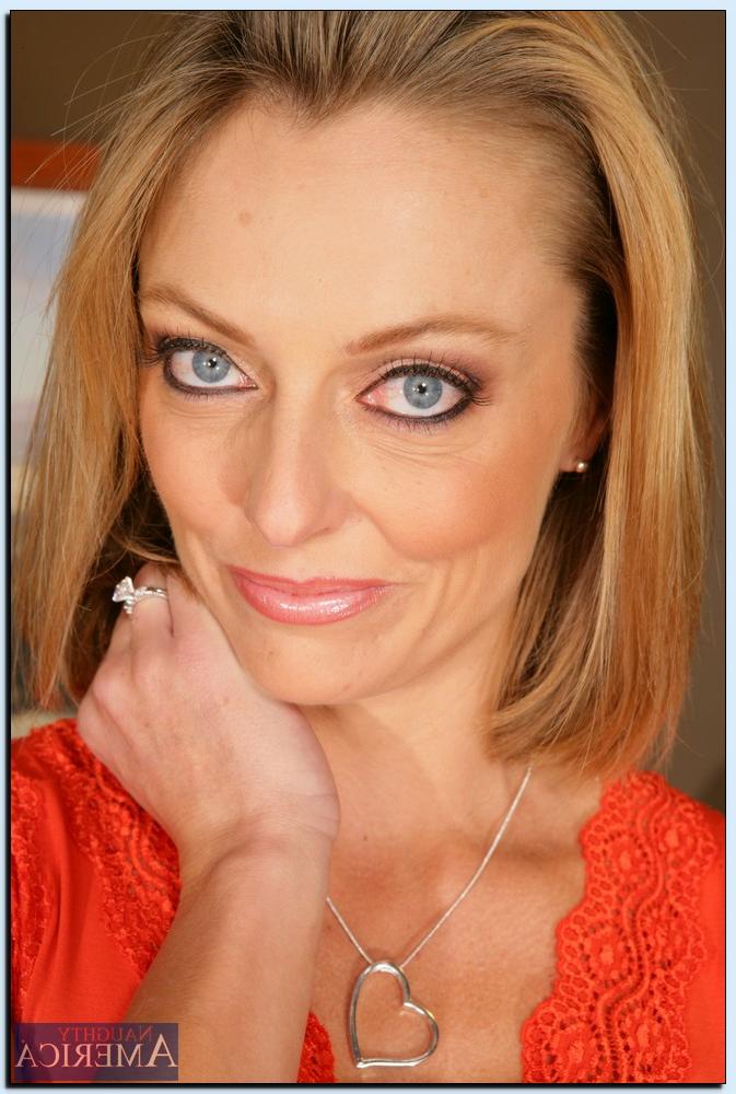 16P Hot MILF Brenda James getting rid of her clothes and spreading her legs