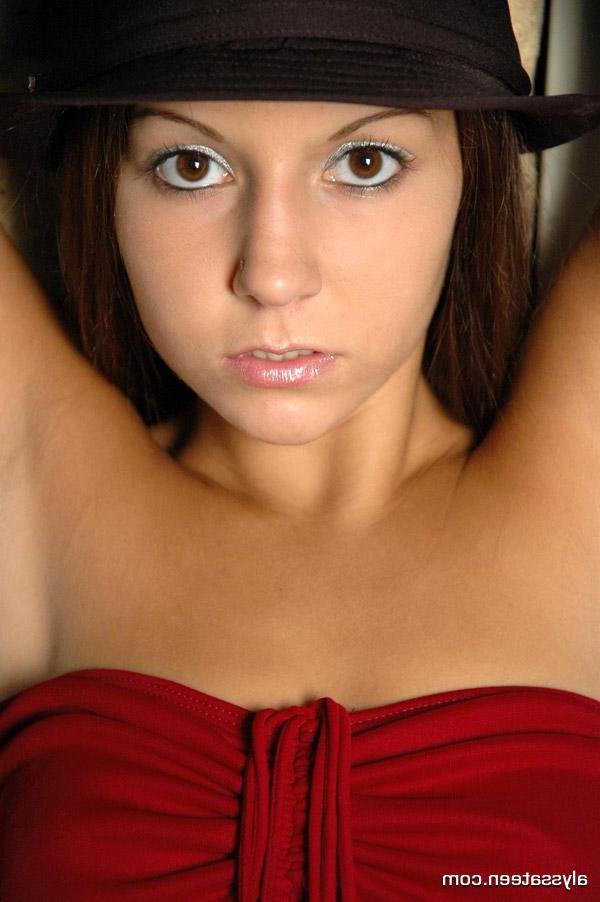 15P Pictures of Alyssa Teen dressed for some crazy sex