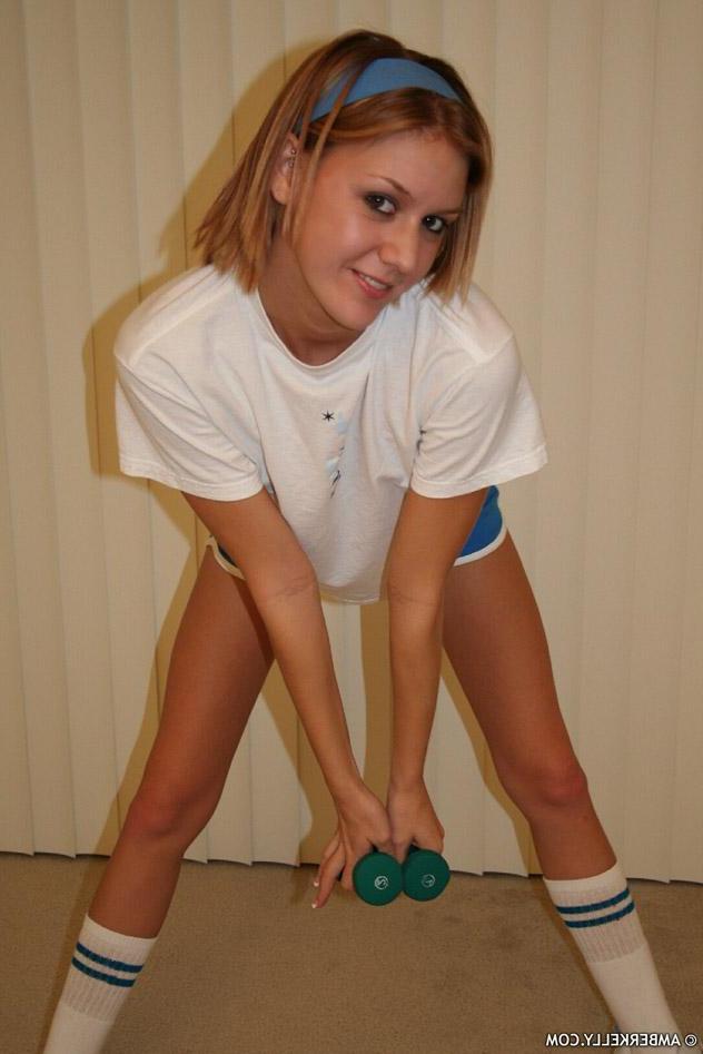 15P Pictures of teen hottie Amber Kelly stripping down to her socks