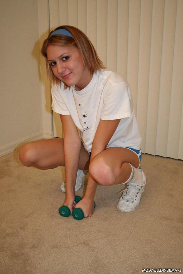 15P Pictures of teen hottie Amber Kelly stripping down to her socks