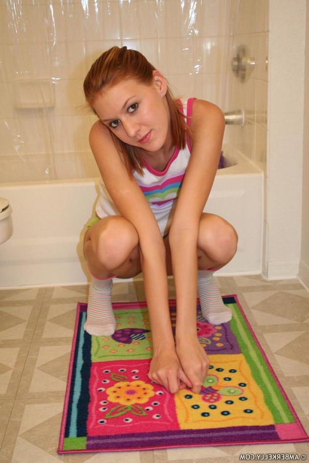 15P Pictures of teen Amber Kelly stripping to her socks
