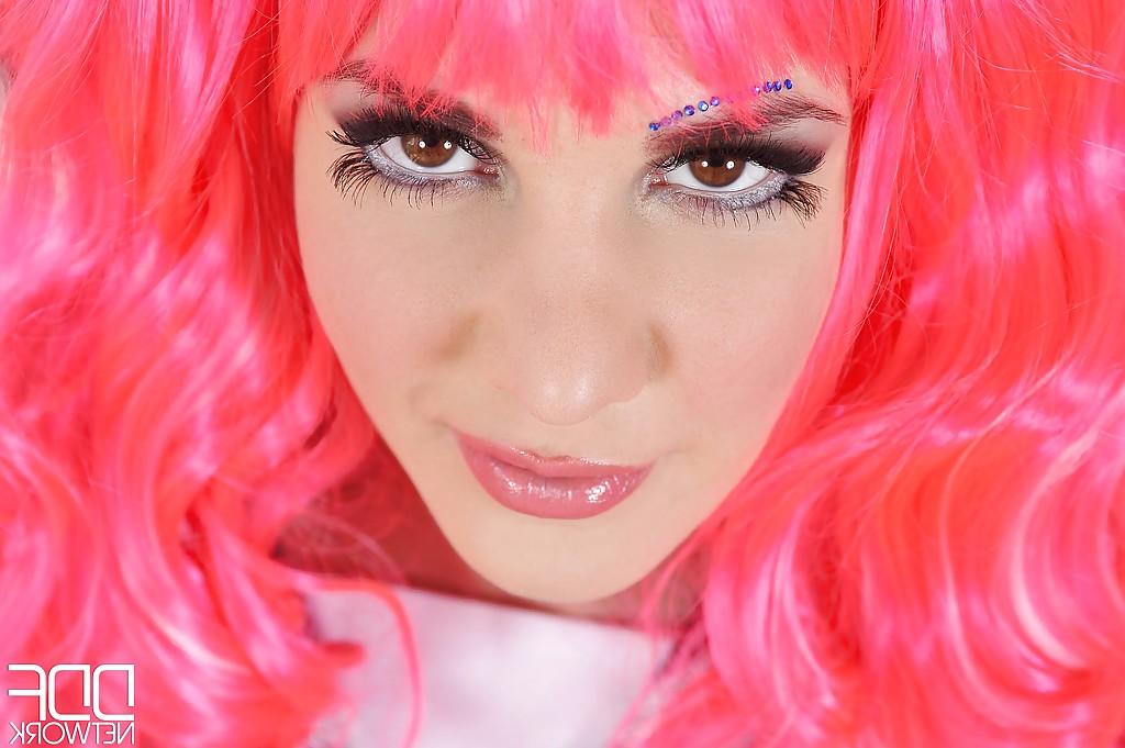 16P Giggly babe Candy Sweet adores fingering and spreading wet vagina
