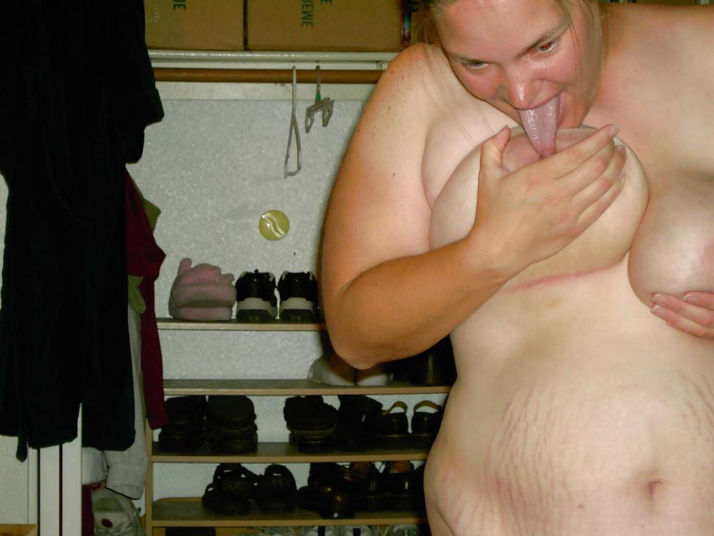 15P Busty Trailer-Park Fatty