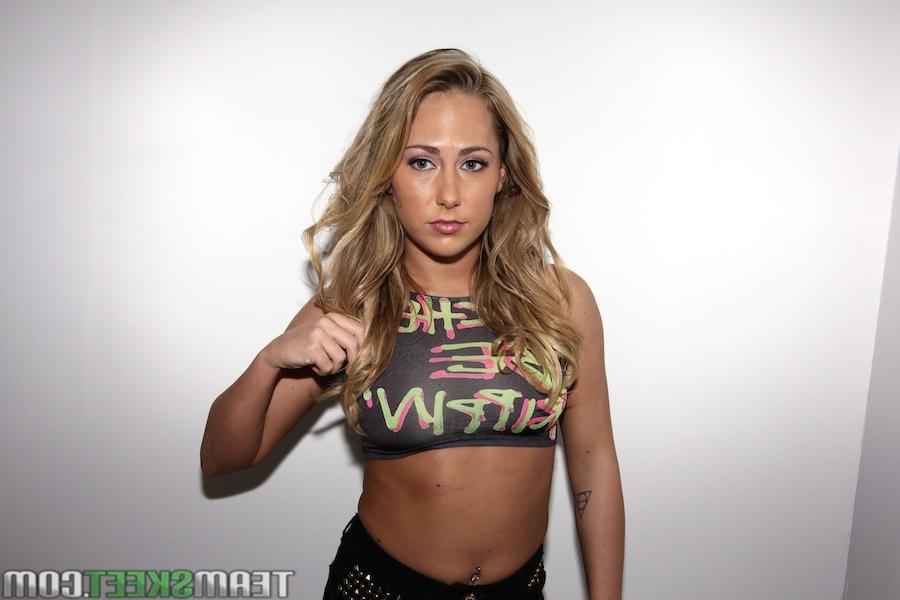 16P Super hot teen babe Carter Cruise is showing her smoking hot body