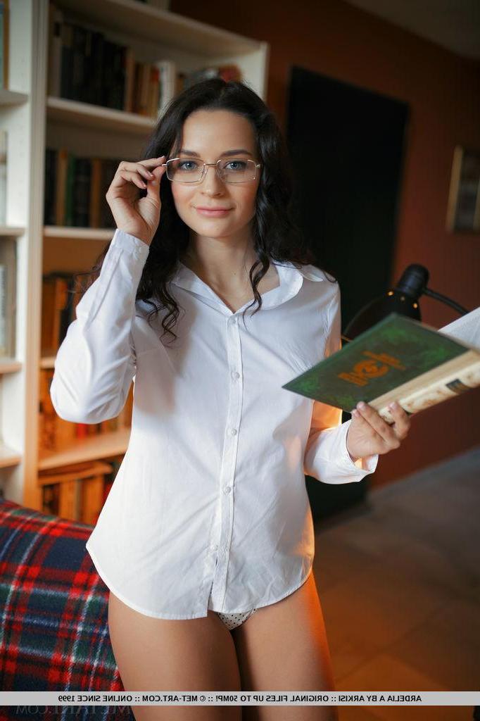 18P Pretty girl Ardelia A strips for you in the library in "Bonete"