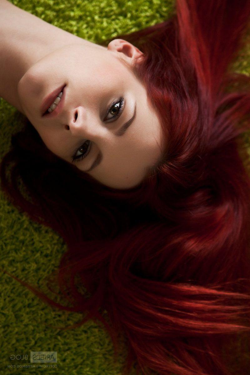 16P Pictures of Ariel naked on the grass