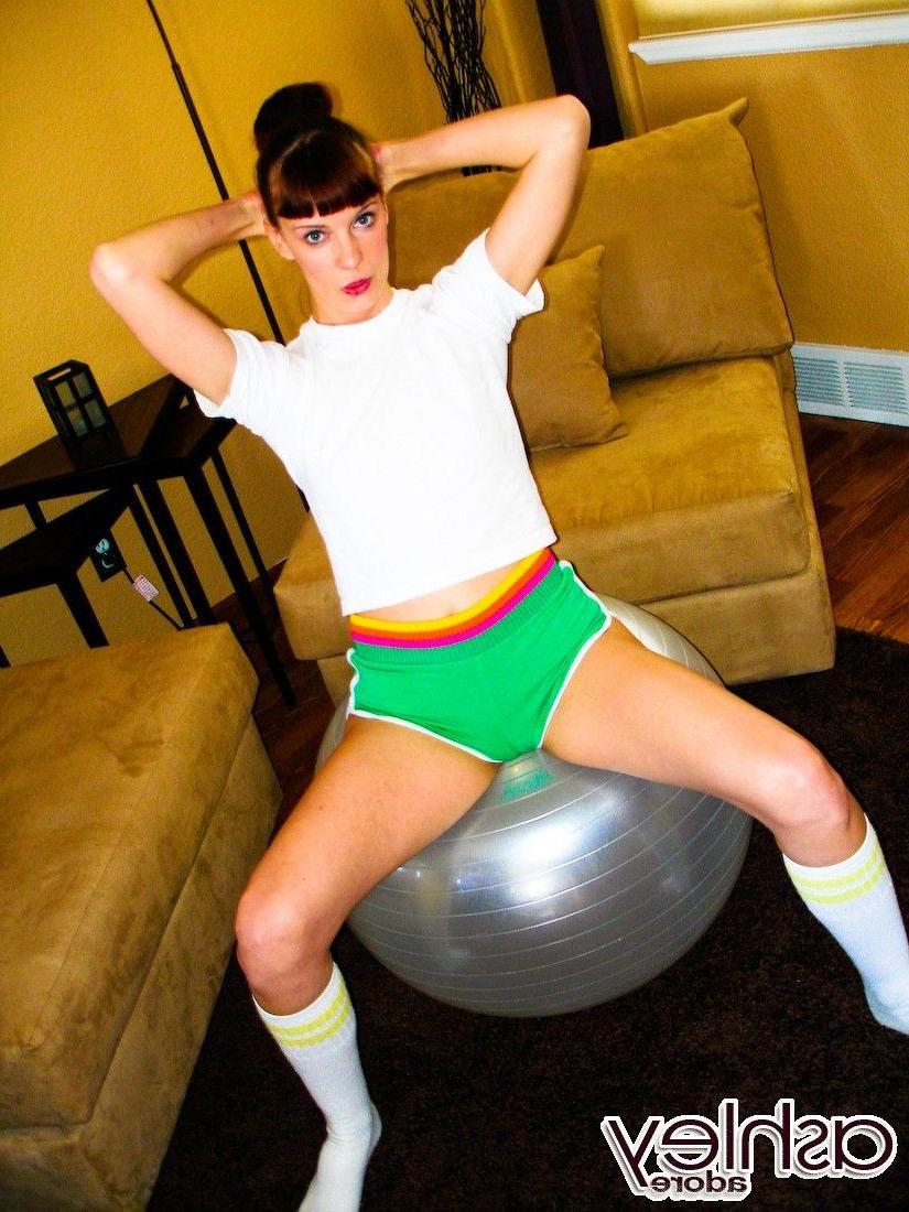16P Pictures of teen girl Ashley Adore masturbating after a workout