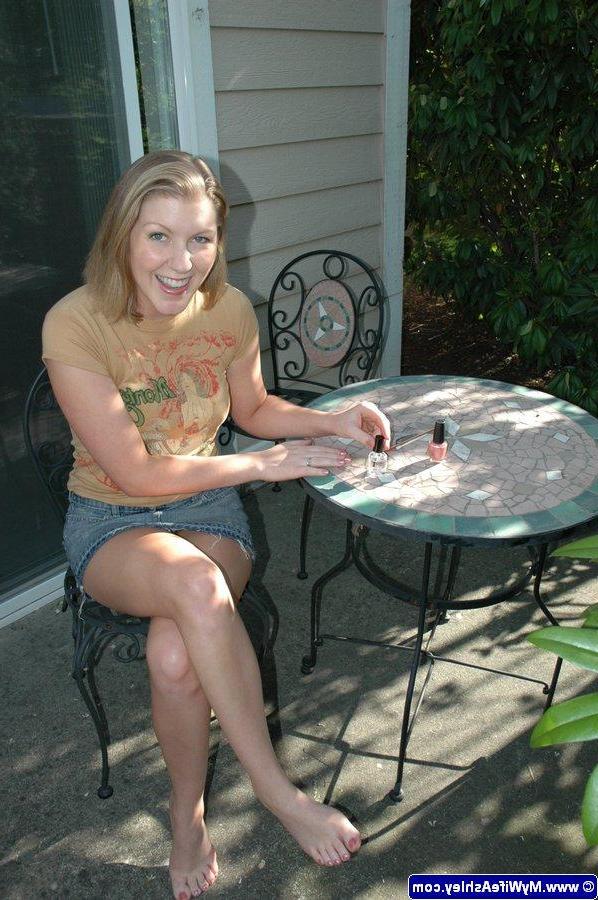 16P Pictures of My Wife Ashley getting naked in the back yard
