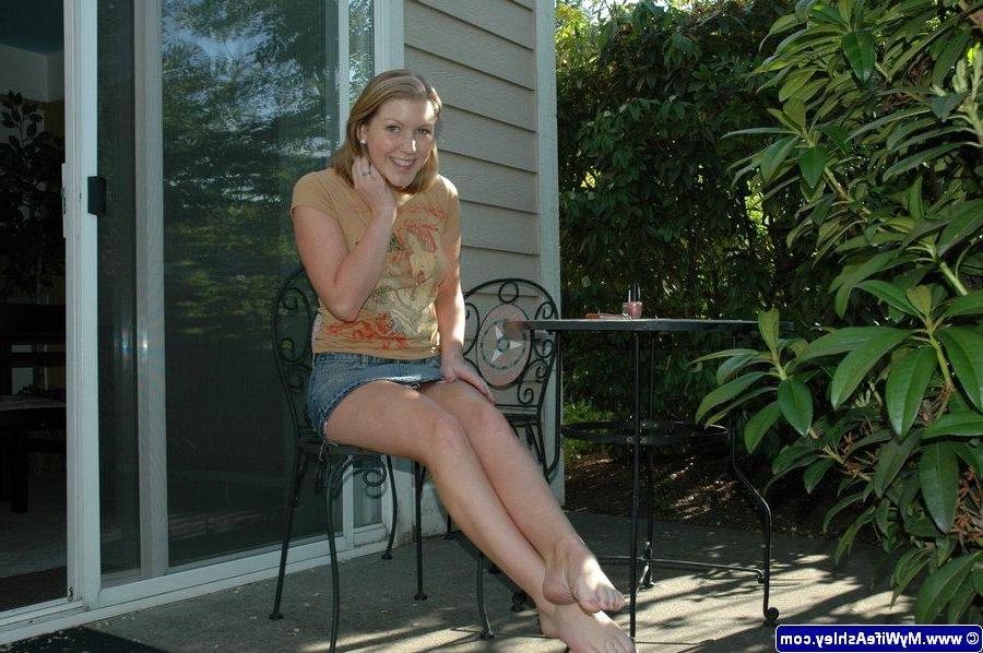 16P Pictures of My Wife Ashley getting naked in the back yard