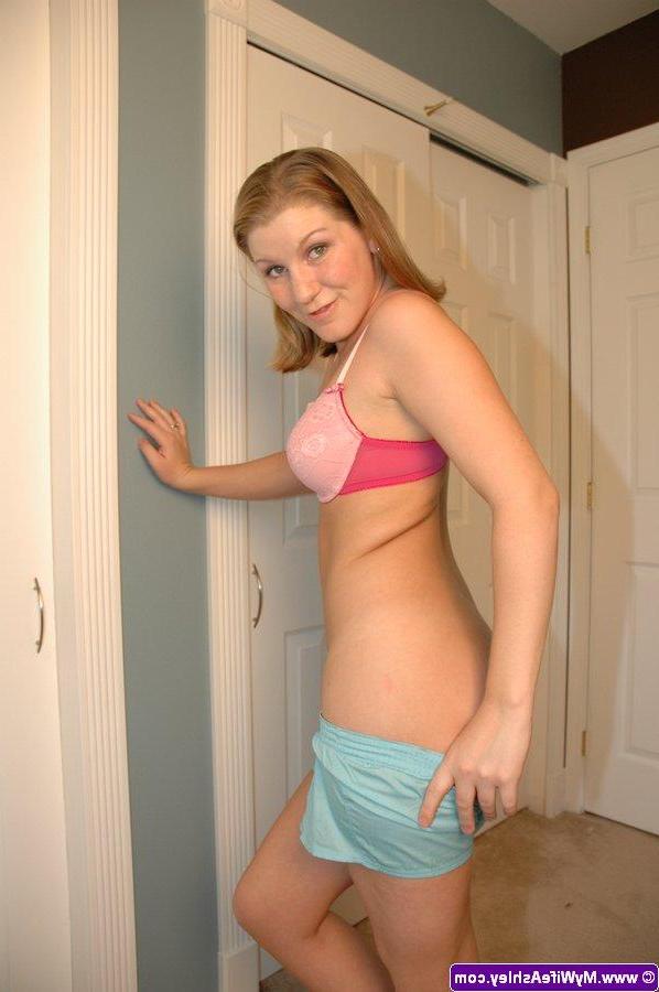 16P Pictures of My Wife Ashley naked on the floor