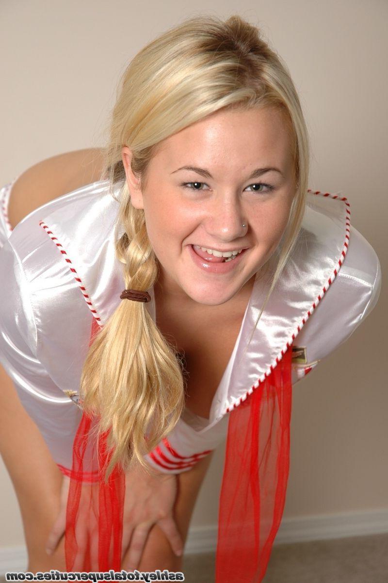 20P Pictures of teen cutie Ashley showing you her boobs
