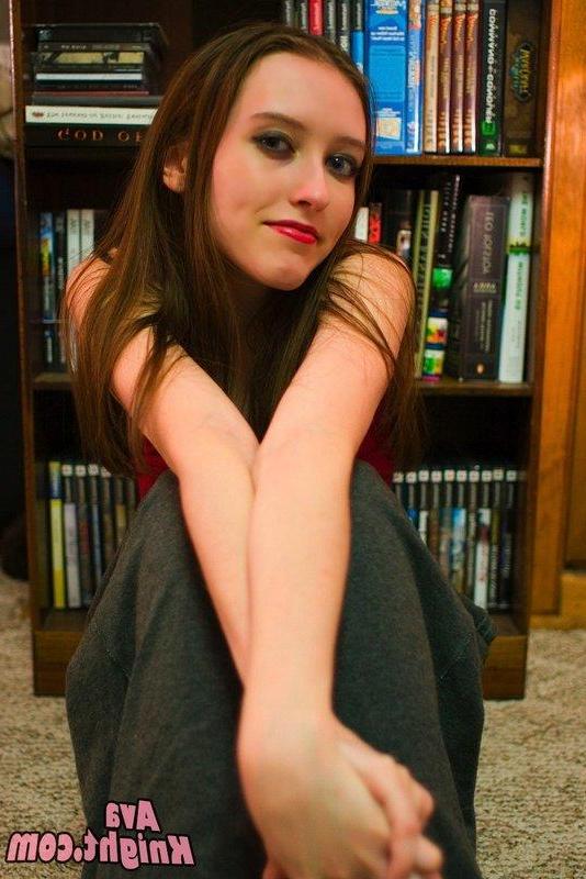 16P Pictures of Ava Knight masturbating on the floor