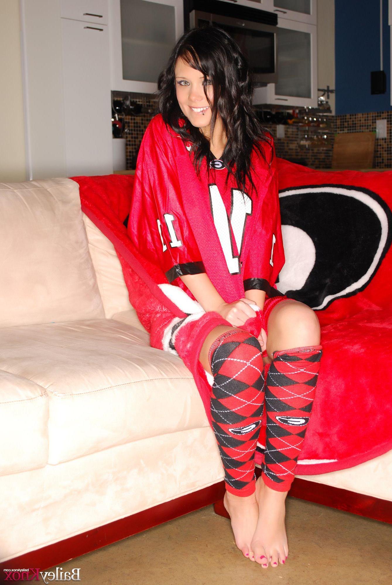20P Pictures of Bailey Knox going wild for her sports team