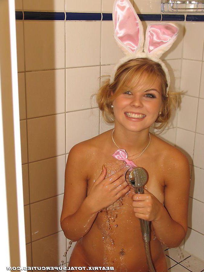 20P Pictures of Beatrix getting wet for Easter