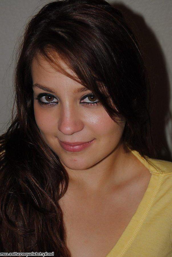 20P Pictures of Becky stripping for you