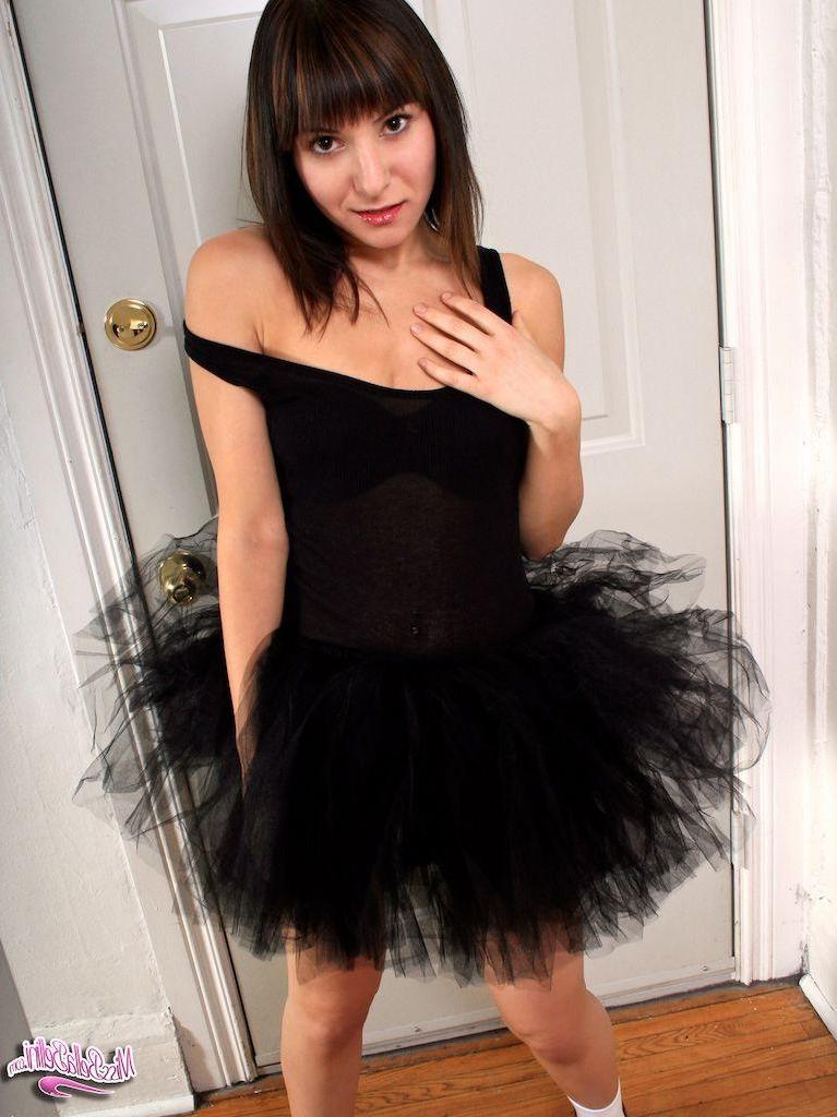 15P Pictures of Bella Bellini playing with a sex-toy