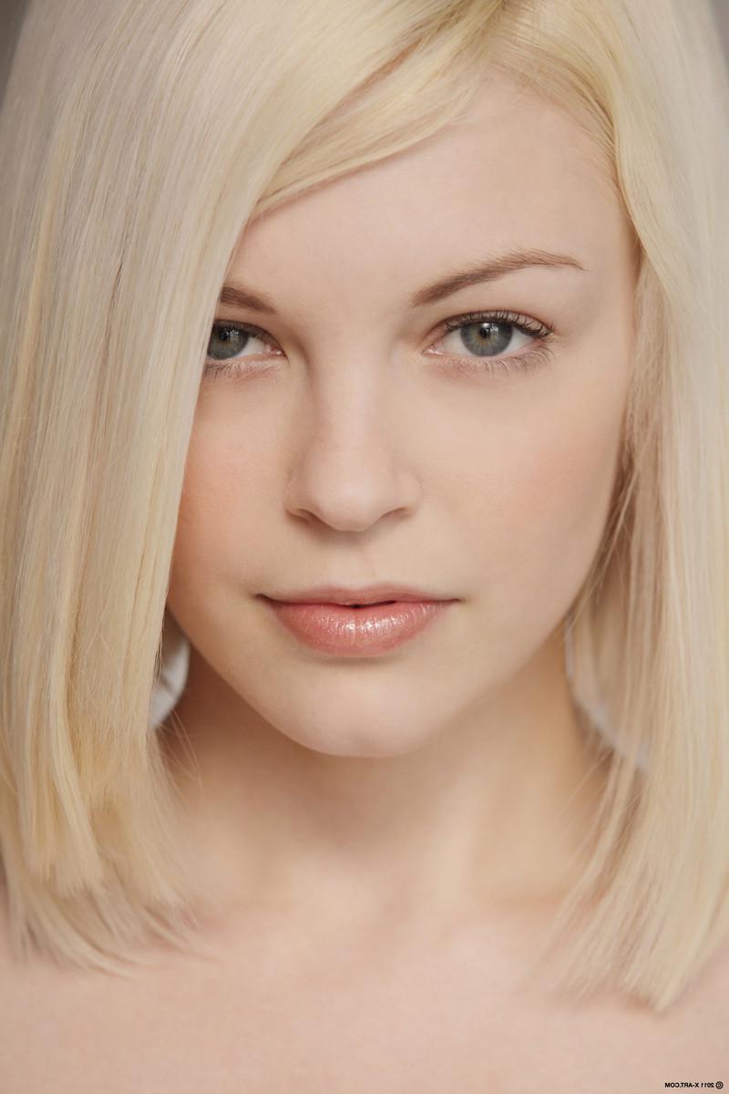 16P Skinny platinum-blonde Bree strips and masturbates with her fingers and a toy at our LA Studio.