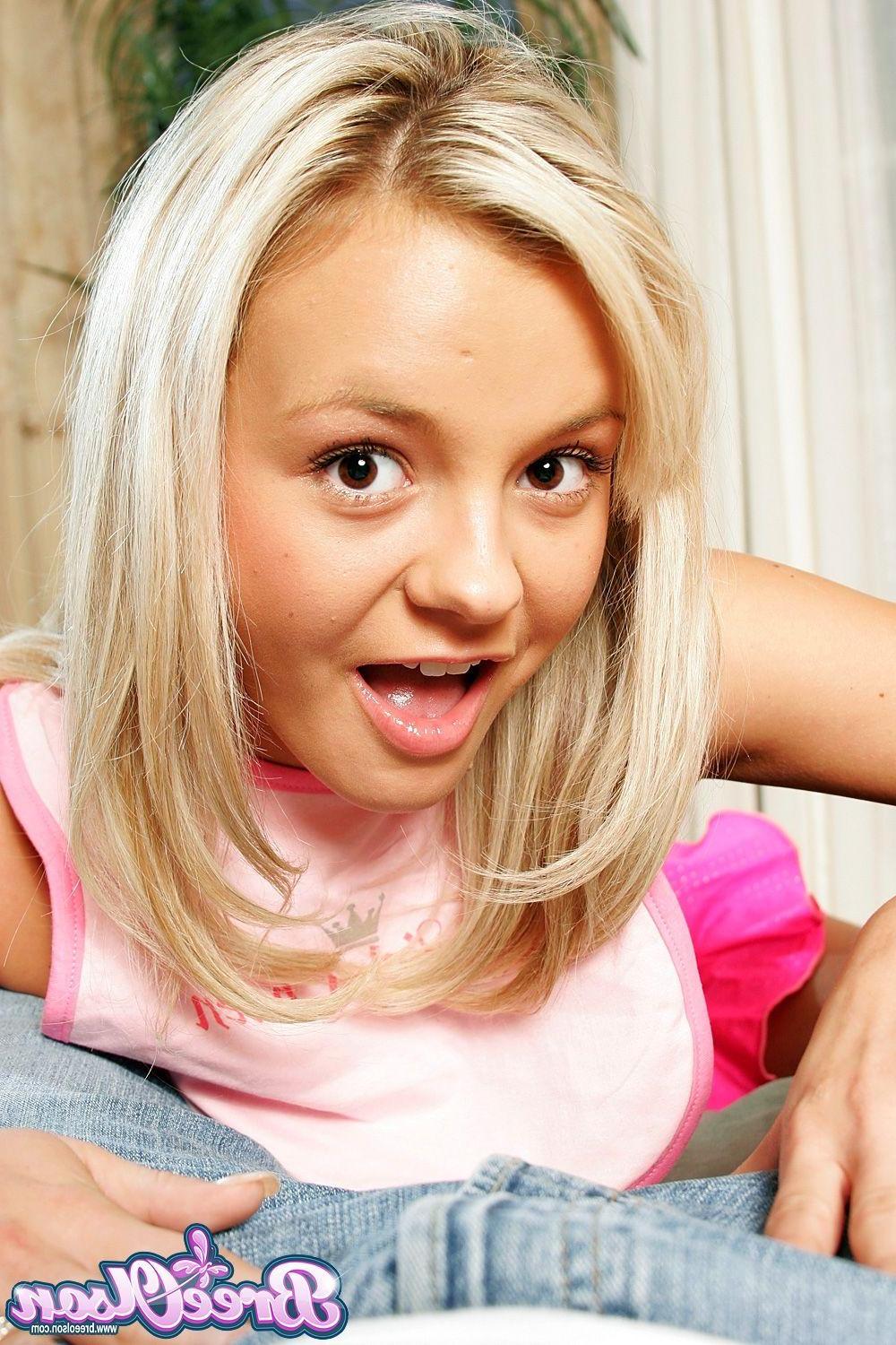 19P Pictures of teen Bree Olson going crazy for cock