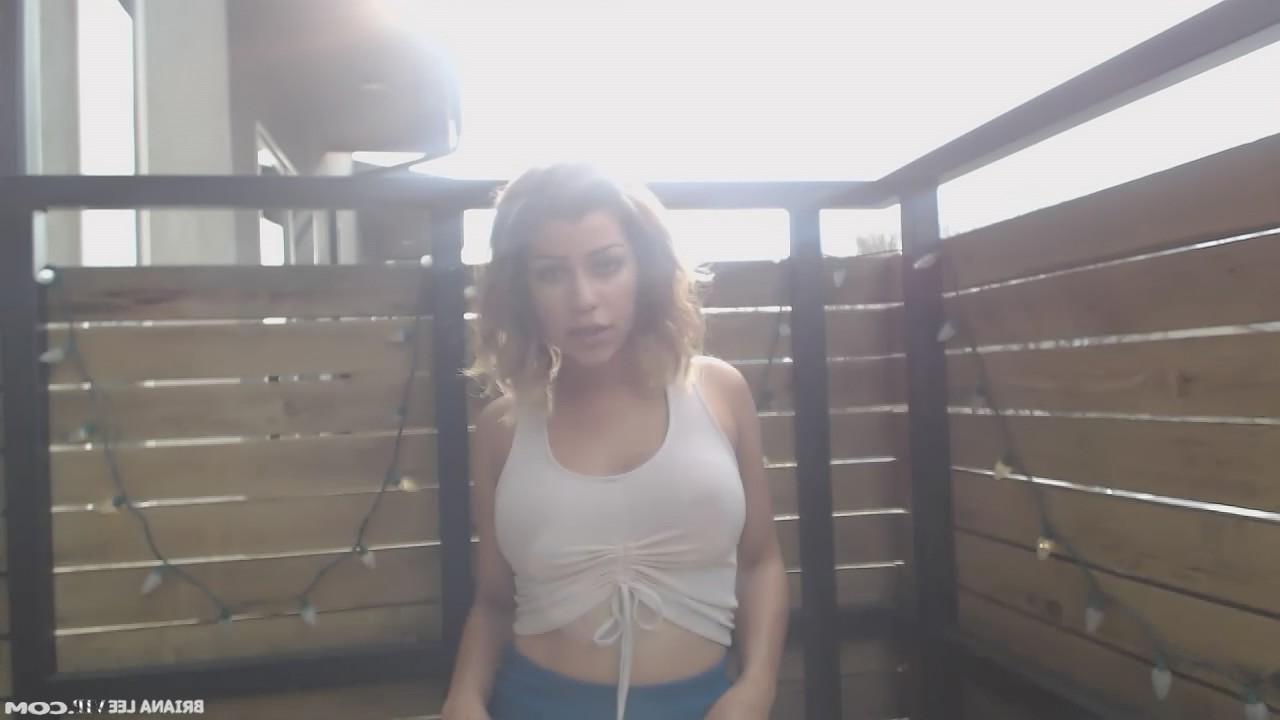 15P Briana Lee takes selfies while masturbating outside