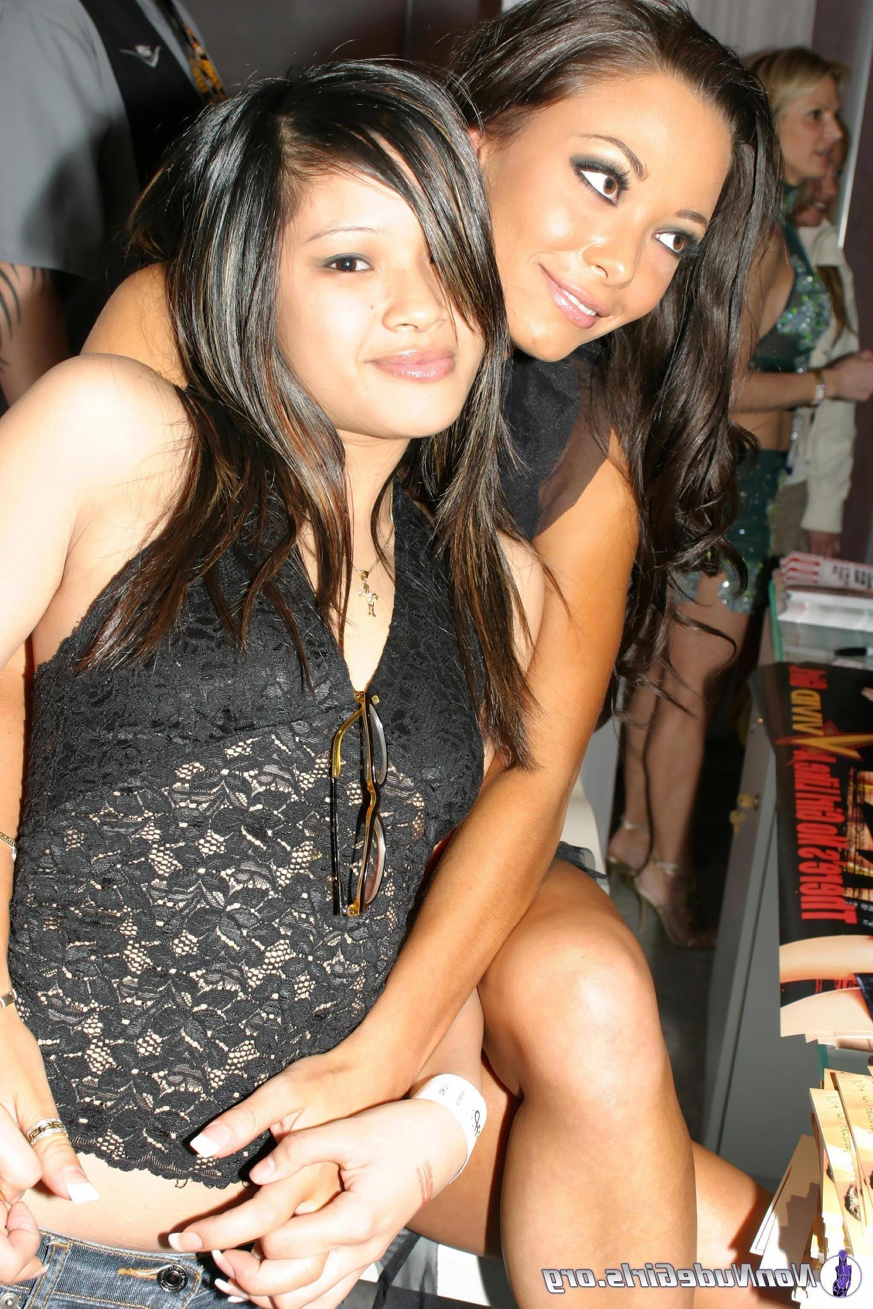20P Pictures of crazy girls showing off