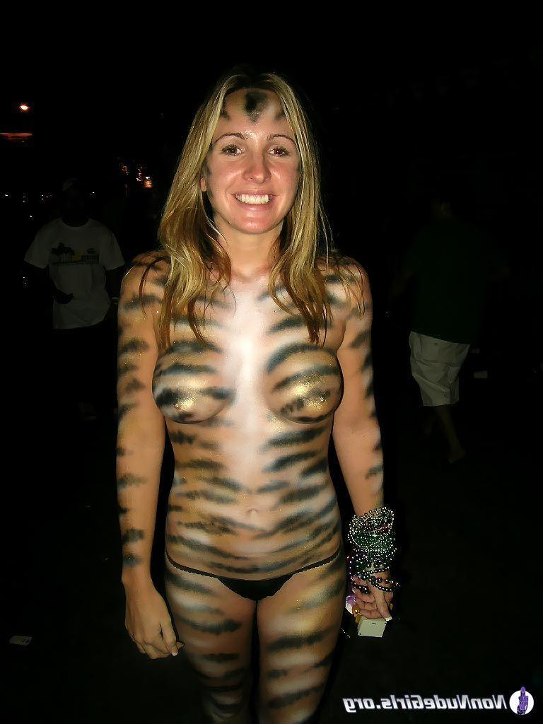 20P Pictures of crazy girls showing off
