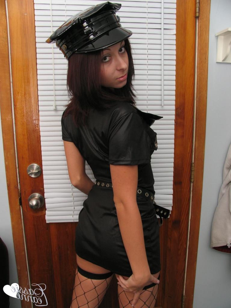 16P Pictures of Cassie Leanne in fishnets and boots