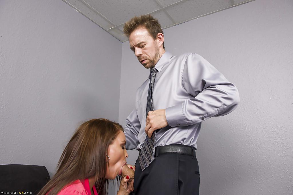 16P Big tits milf Diamond Foxxx is enjoying an hardcore office fuck