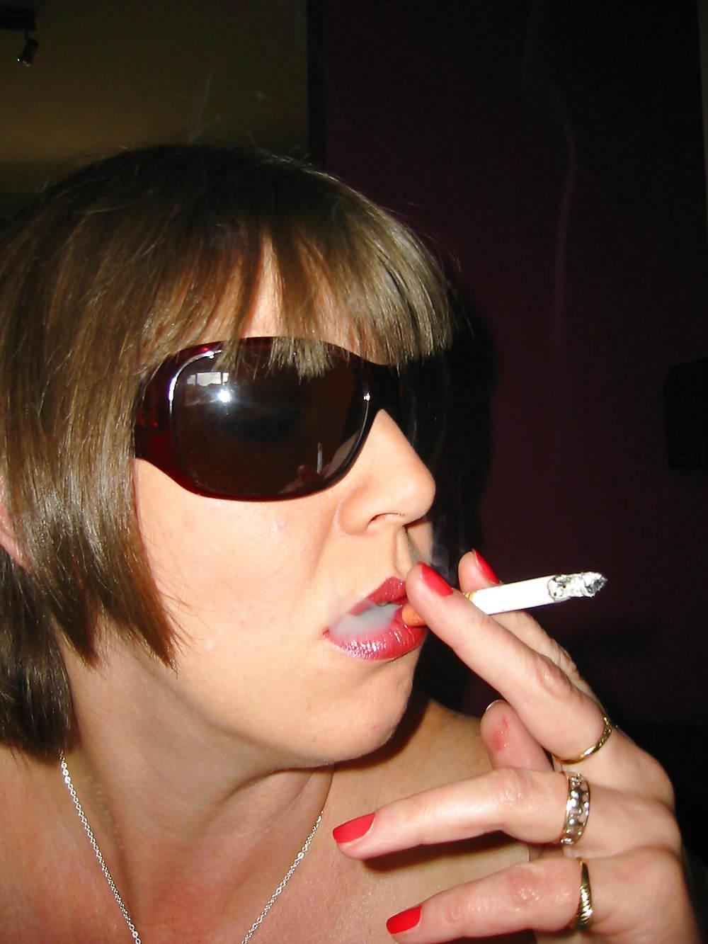 7P Huge tit smoking