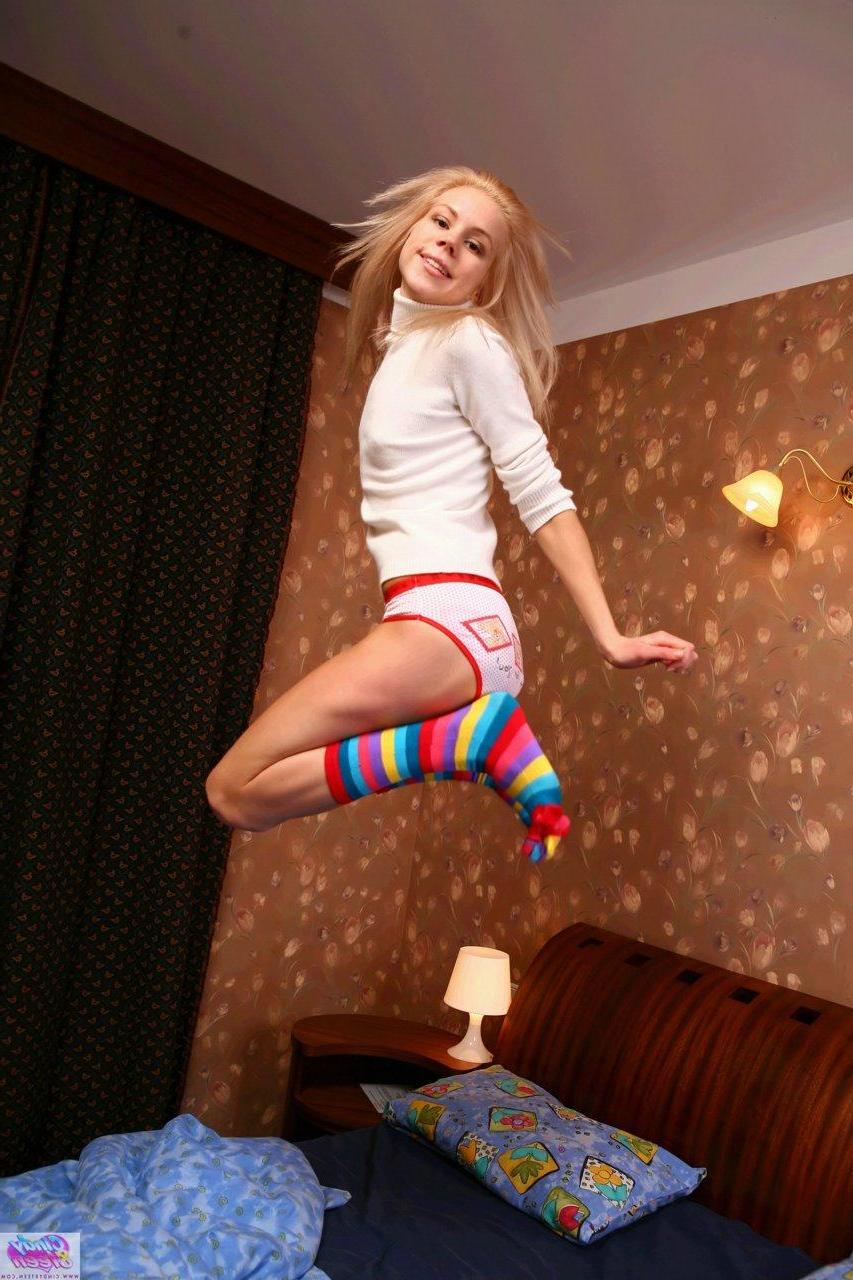 15P Pictures of teen babe Cindy8Teen stripping just for you