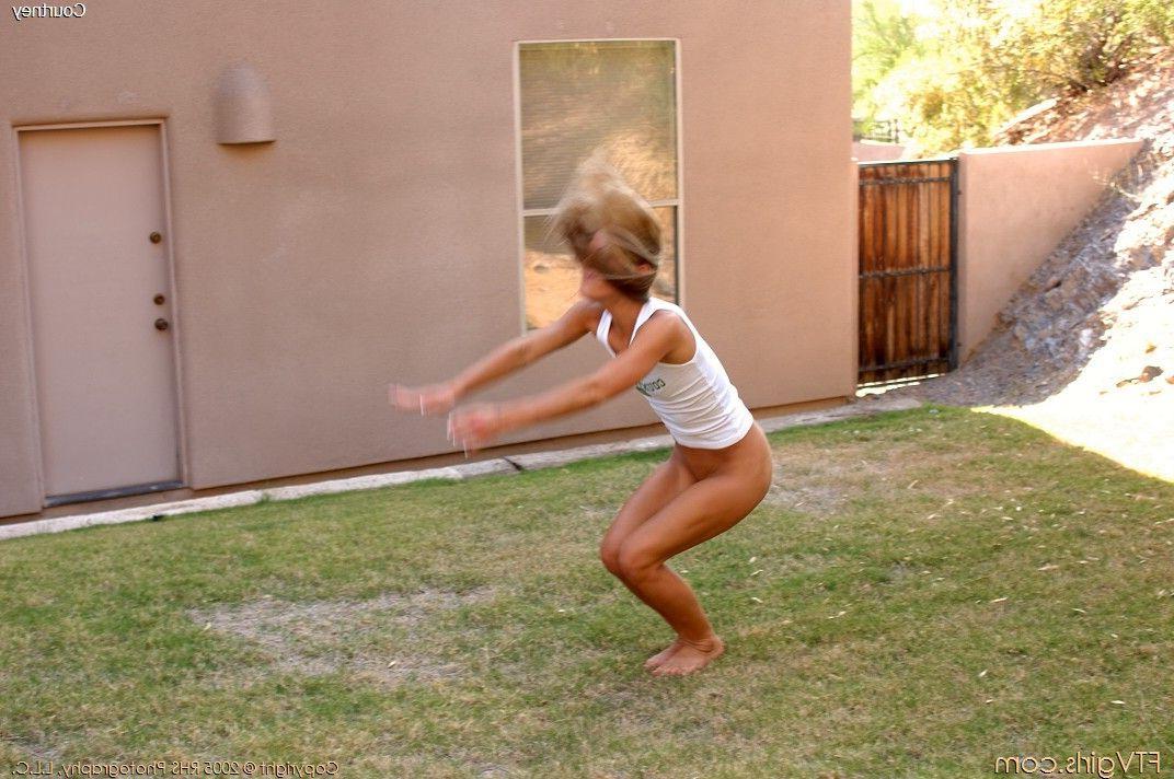 20P Pictures of Courtney Simpson getting crazy outside
