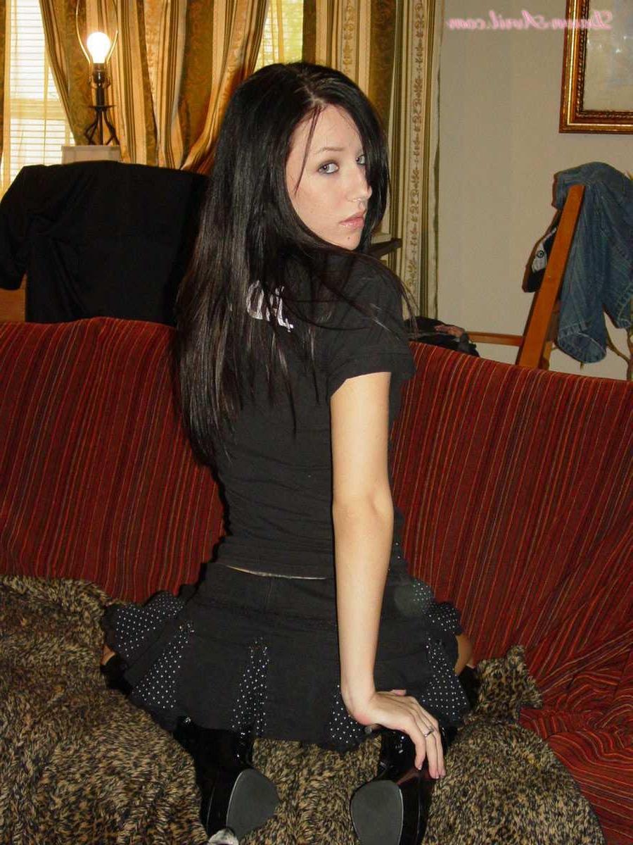 15P Pictures of Dawn Avril in boots and a skirt