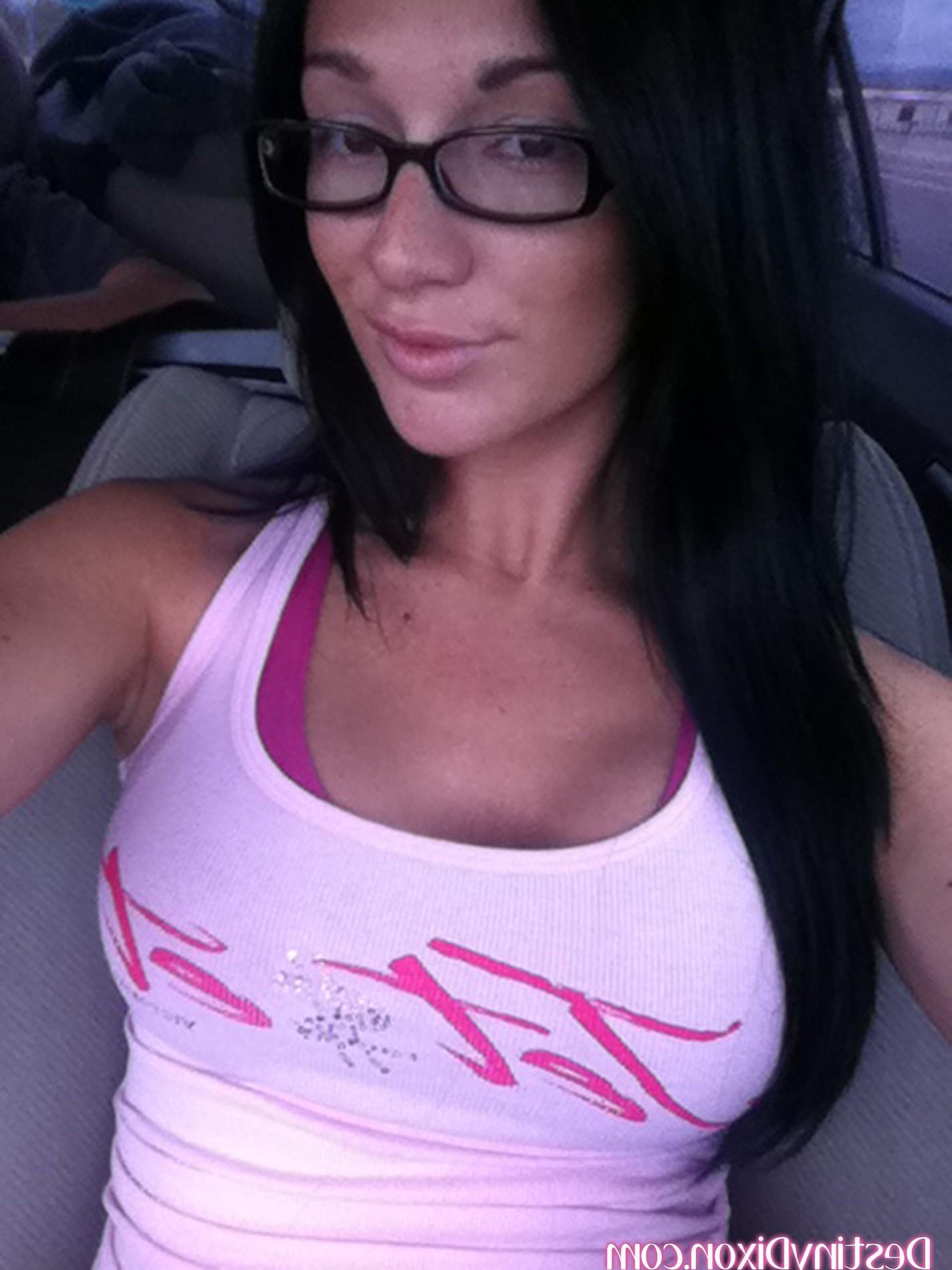 15P Destiny Dixon takes some candid pics of herself while on a trip to Miami