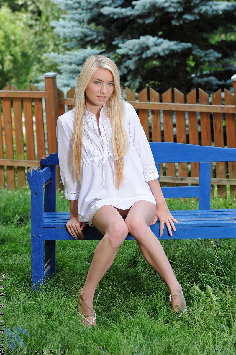 17P Pictures of Diana Fox masturbating in the back yard
